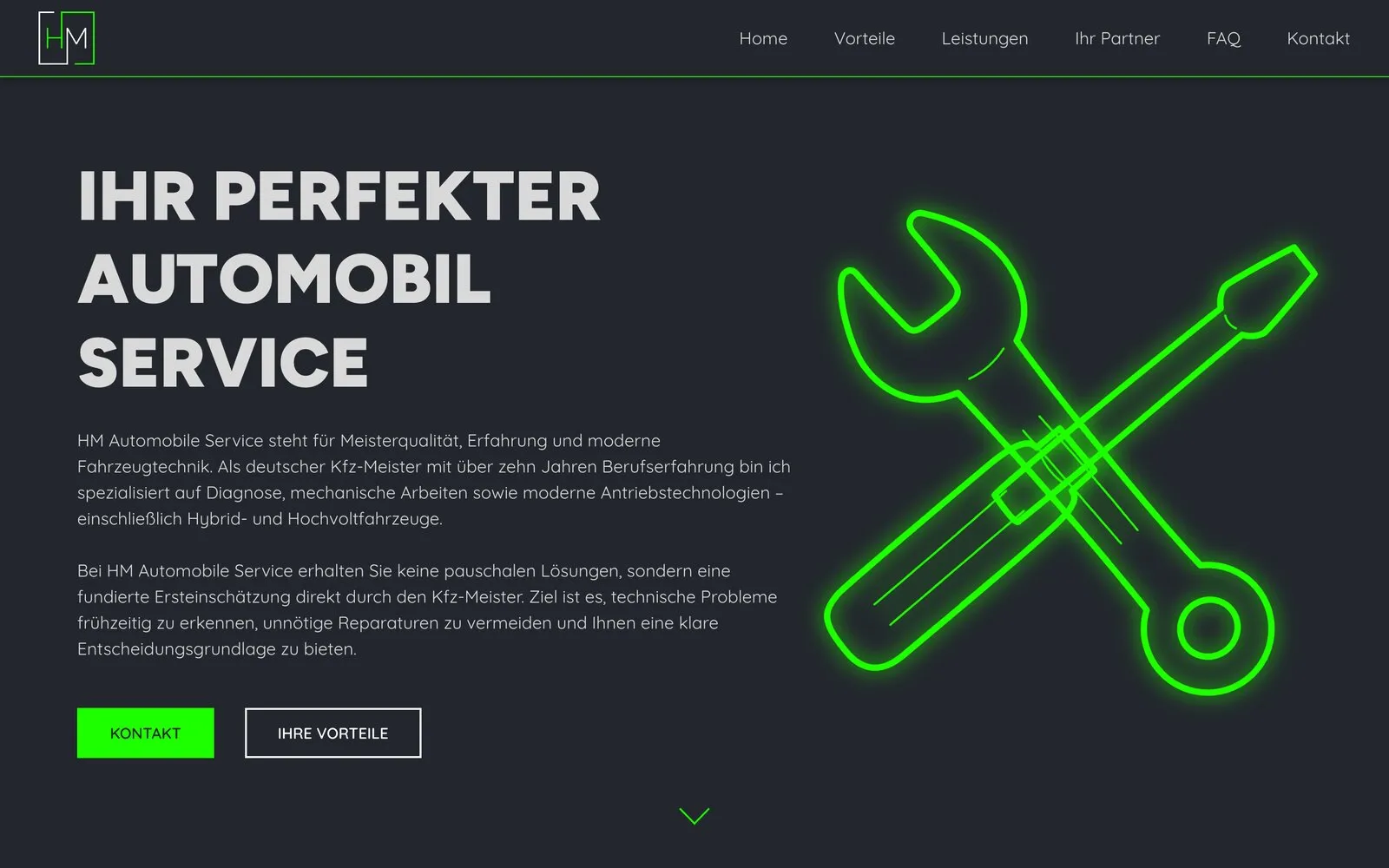 Startseite von HM Automobile Service mit grünem Neon-Schraubenschlüssel und Schraubendreher